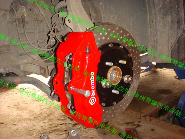 英菲尼迪FX50改BREMBO六活塞剎車