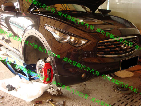 英菲尼迪FX50改BREMBO六活塞剎車