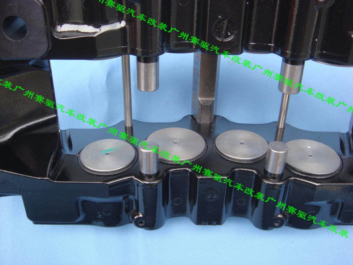 意大利BREMBO 黑色競技版八活塞剎車卡鉗 BREMBO 8活塞剎車鮑魚 大大縮短剎車距離