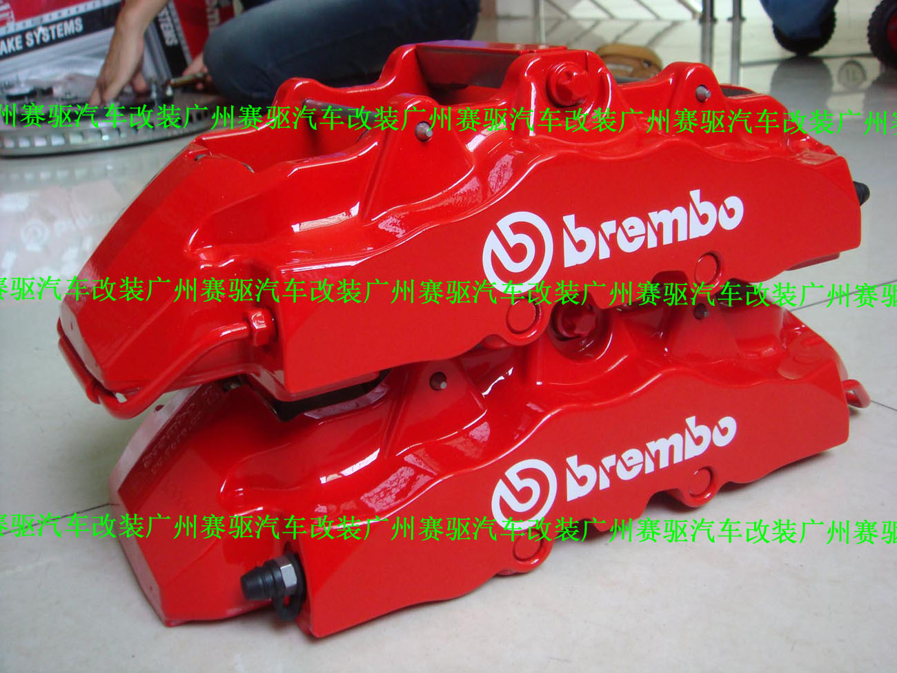 意大利BREMBO 紅色8活塞競(jìng)技版卡鉗 BREMBO GT版8活塞鮑魚(yú) 大大提升剎車(chē)性能
