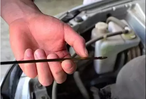 發動機油量檢查