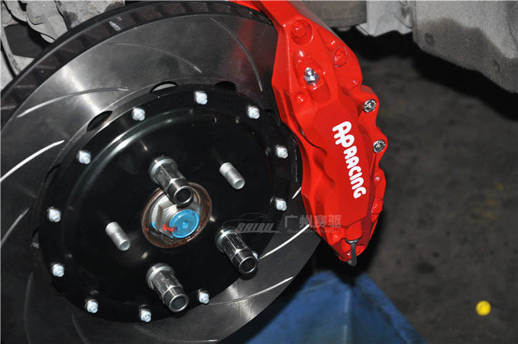 思鉑睿剎車升級英國AP9040剎車大六活塞剎車卡鉗