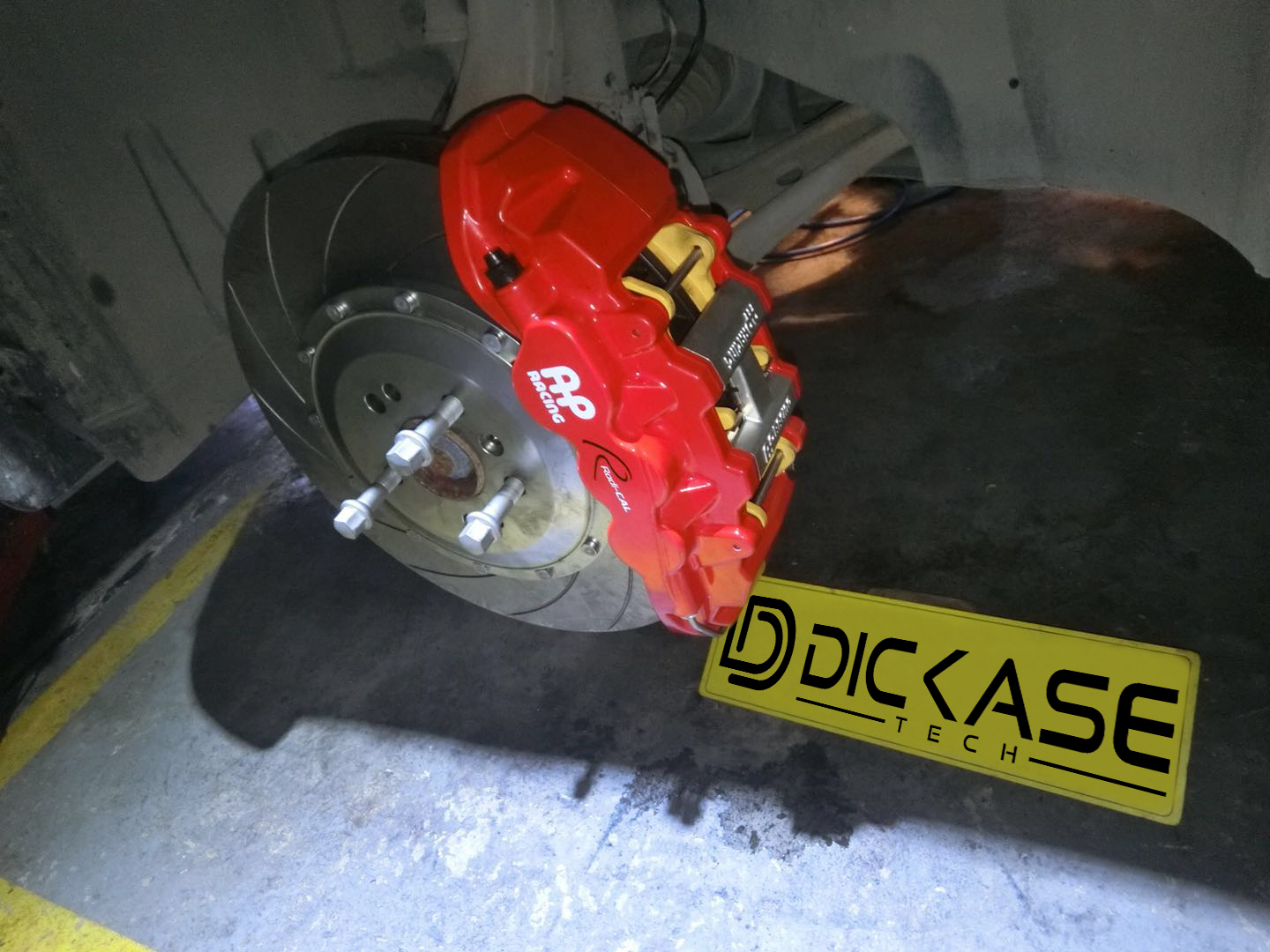 AP8520六活塞卡鉗搭配380剎車盤